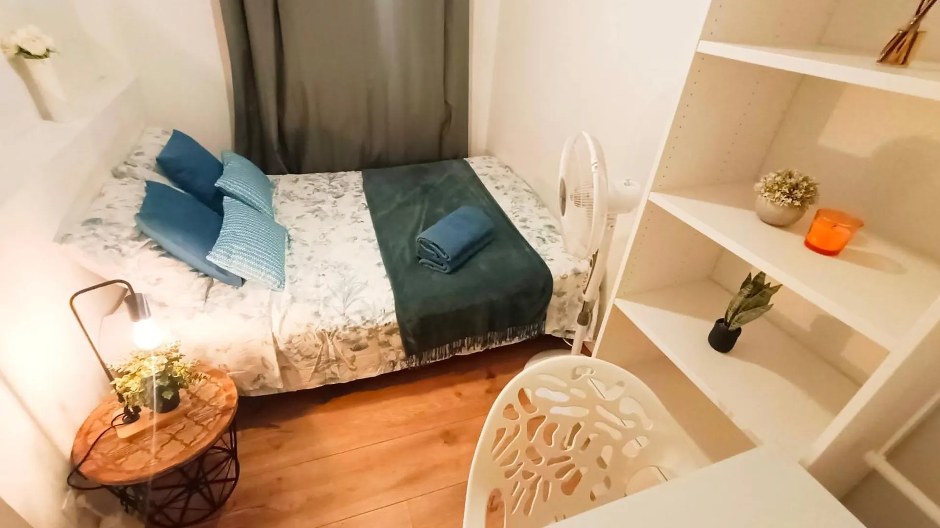Sharing Flats In Gotico Hostel Barcelona Spain