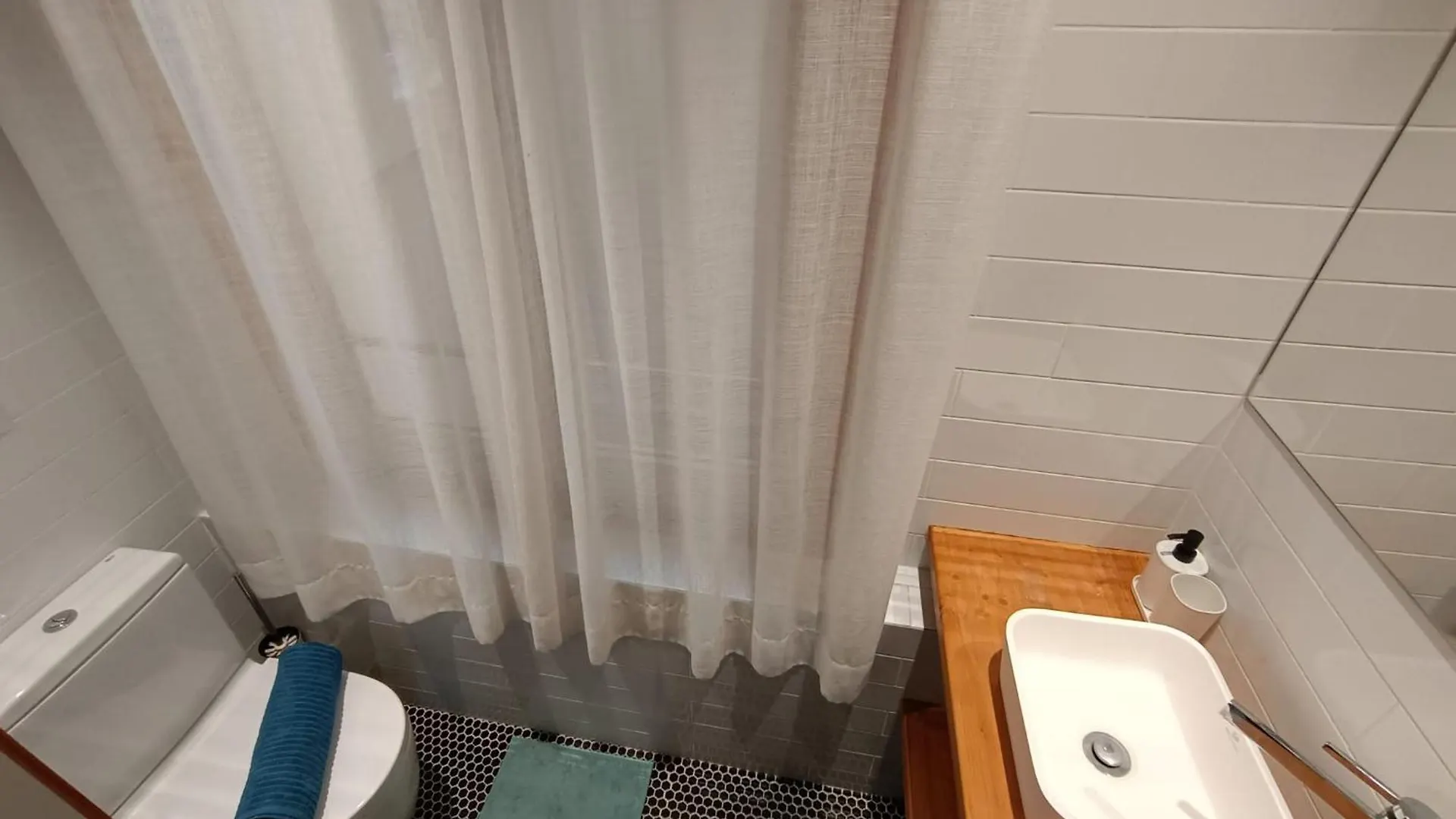 Sharing Flats In Gotico Hostel Barcelona