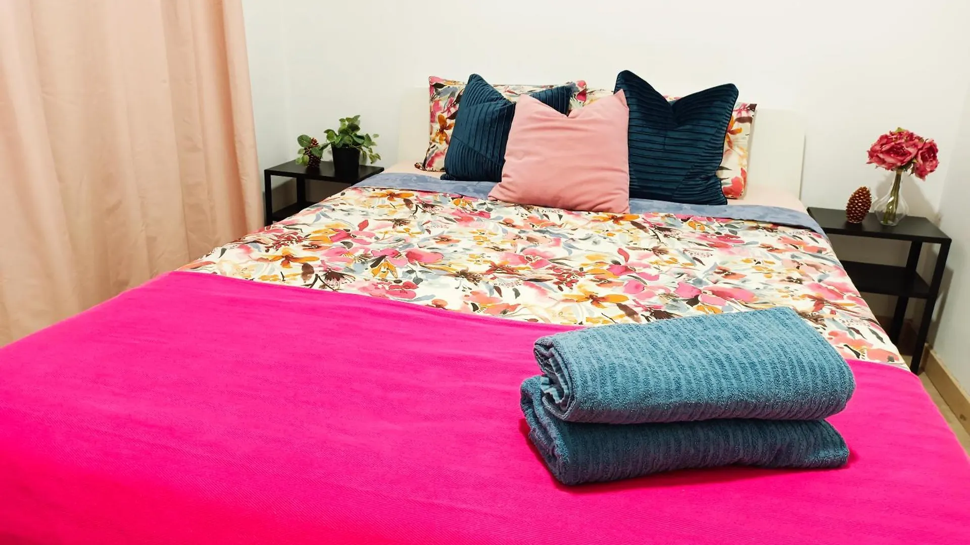 Sharing Flats In Gotico Hostel Barcelona