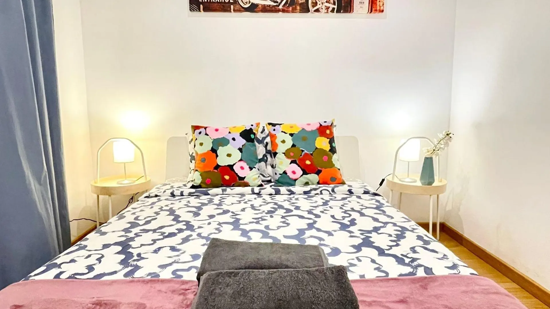 Sharing Flats In Gotico Hostel Barcelona Spain